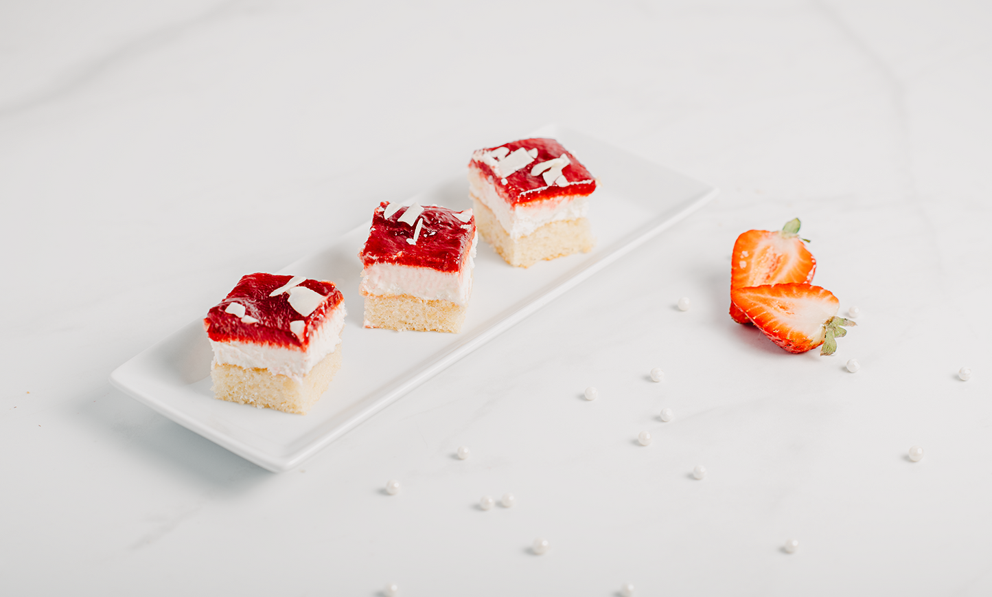 Portion + Mousse au chocolat blanc et fraises