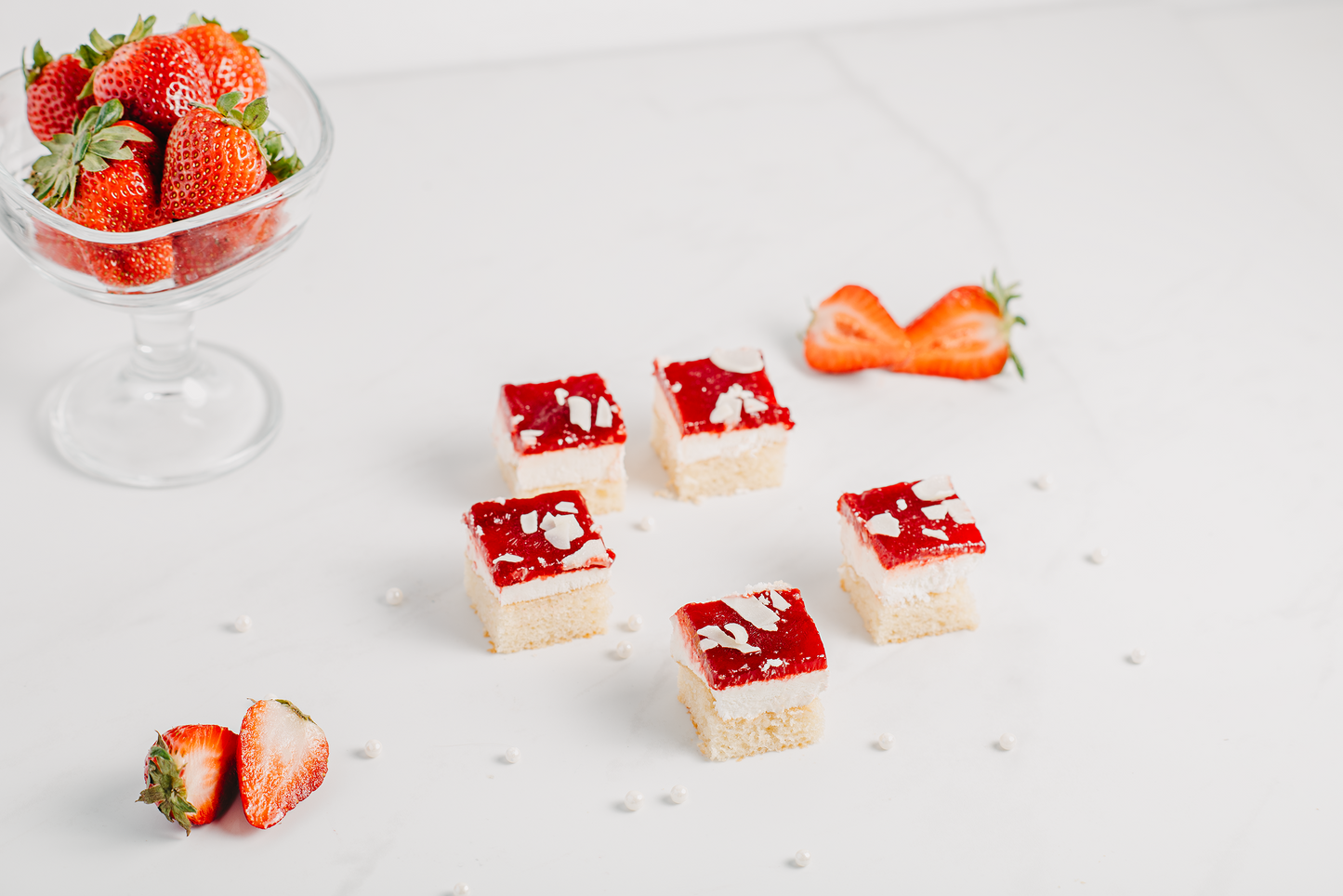 Portion + Mousse au chocolat blanc et fraises